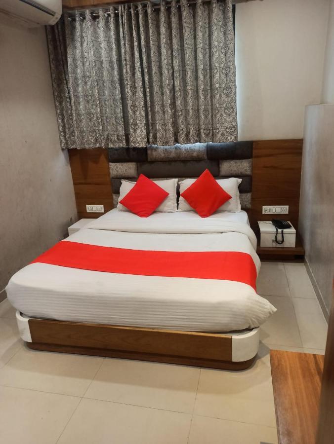Hotel Madhav Villa Ahmedabad Exterior foto