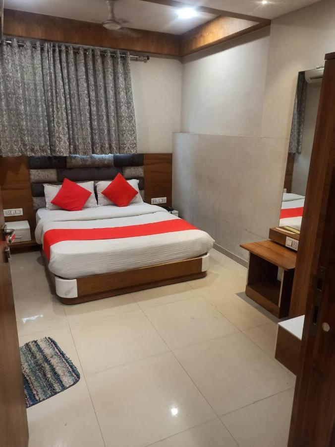 Hotel Madhav Villa Ahmedabad Exterior foto