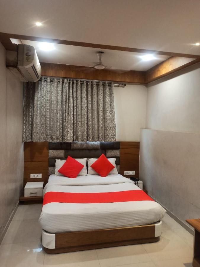 Hotel Madhav Villa Ahmedabad Exterior foto