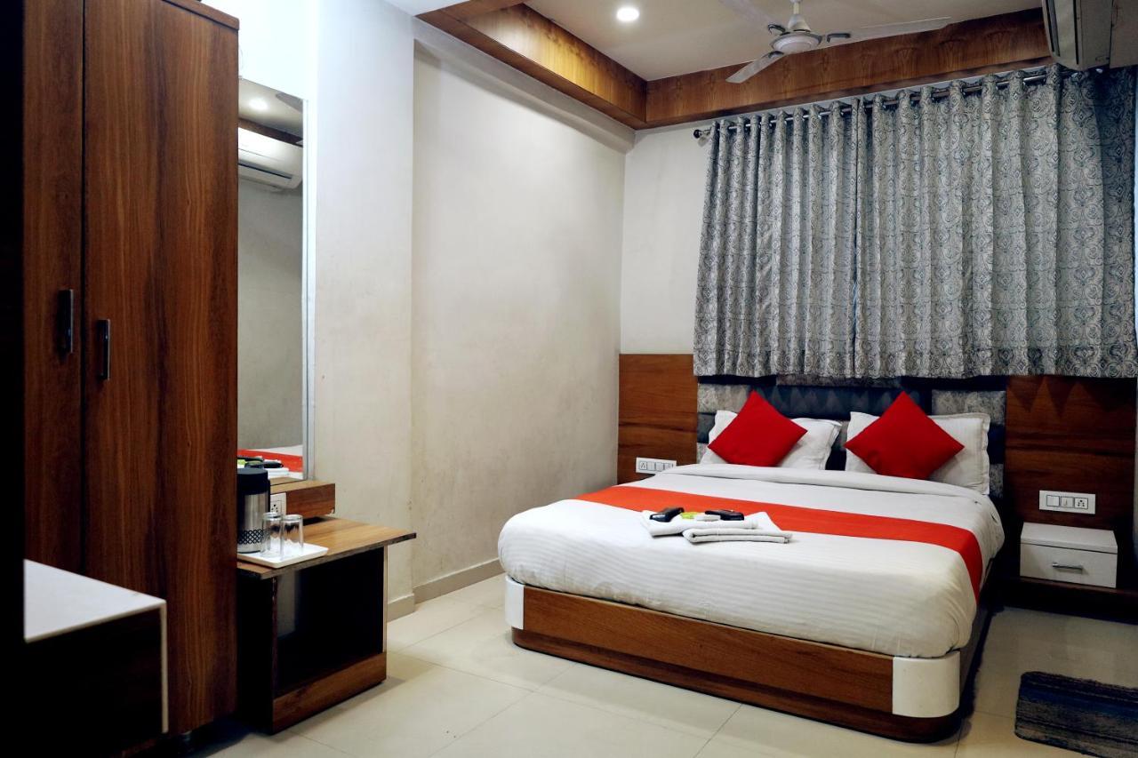 Hotel Madhav Villa Ahmedabad Exterior foto