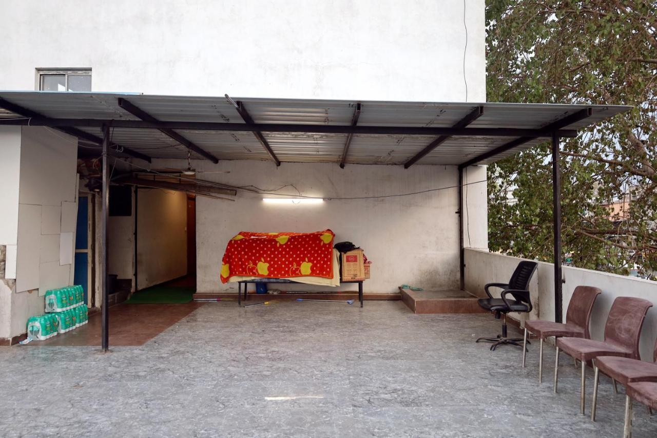 Hotel Madhav Villa Ahmedabad Exterior foto
