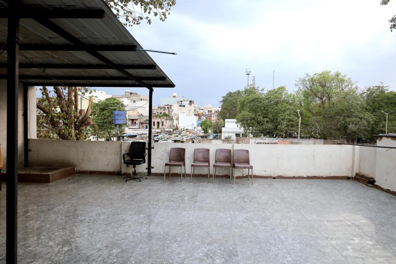 Hotel Madhav Villa Ahmedabad Exterior foto